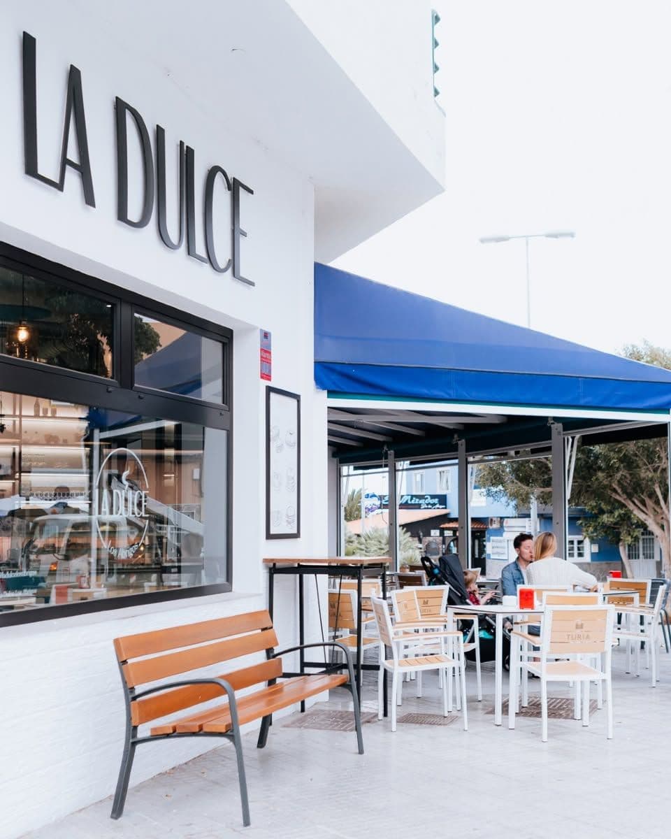 La terraza de La Dulce en la avenida de Los Abrigos
